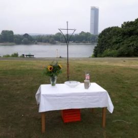Siehe, da ist Wasser: Gottesdienst am Rhein für alle Bezirke am Sonntag, 8. Juli Siehe, da ist Wasser: Gottesdienst am Rhein für alle Bezirke am Sonntag, 8. Juli