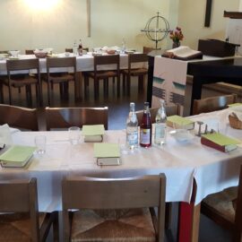 Gründonnerstag: 19.30 Uhr Tischabendmahl in der Versöhnungskirche mit Bibliolog